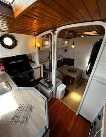 Bateau Watson Accueillant & Chaleureux Botel *
