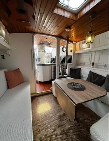 Botel Bateau Watson Accueillant & Chaleureux