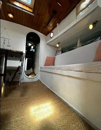 Botel Bateau Watson Accueillant & Chaleureux